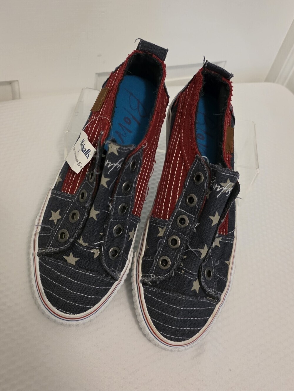 EUC Blowfish Malibu Women's Star-Print Slip-On Sneakers in Navy and Red Size 7